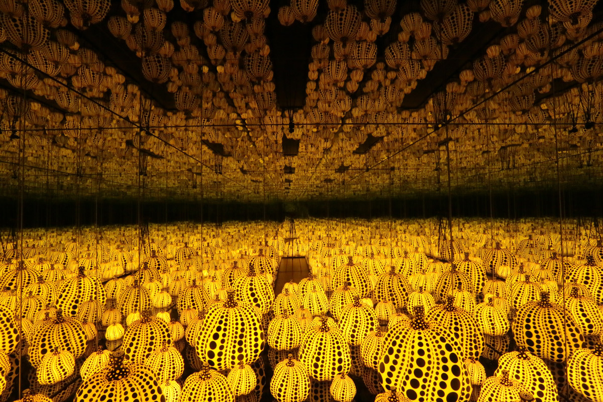 Yayoi Kusama  All the Eternal Love I Have for the Pumpkins, 2016  Wood, mirror, plastic, black glass, LED  Collection of the artist. Courtesy of Ota Fine Arts, Tokyo / Singapore and Victoria Miro, London. © Yayoi Kusama