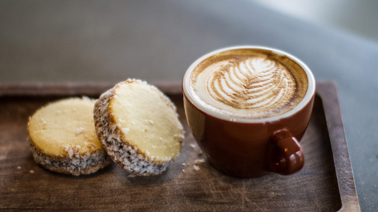 Dolcezza latte and cookies