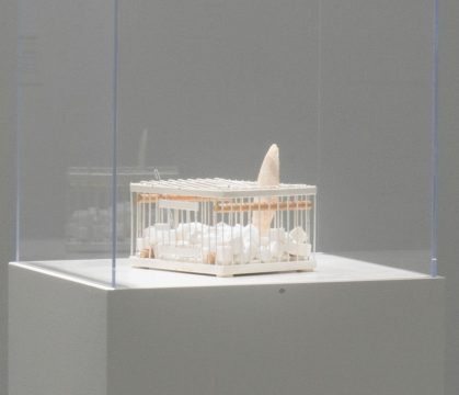 Marcel Duchamp Why Not Sneeze, Rose Sélavy? 1921 Marble cubes, thermometer, cuttlebone in a small birdcage 5 3/8 × 9 3/8 × 7 3/8 in. (13.7 × 23.8 × 18.7 cm) edition: Schwarz replica of 8 replicas and 5 additional replicas Installation view of Marvelous Objects: Surrealist Sculpture from Paris to New York at the Hirshhorn Museum and Sculpture Garden, 2016 Promised gift of Aaron and Barbara Levine Photo by Cathy Carver © Association Marcel Duchamp / ADAGP, Paris / Artists Rights Society (ARS), New York 2018
