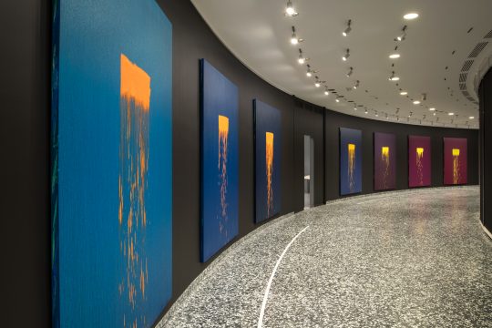 Pat Steir Color Wheel at the Hirshhorn Museum and Sculpture Garden, 2018–19 Oil on canvas 30 paintings, each 108 × 84 inches Photo: Lee Stalsworth. Courtesy of Pat Steir and Lévy Gorvy